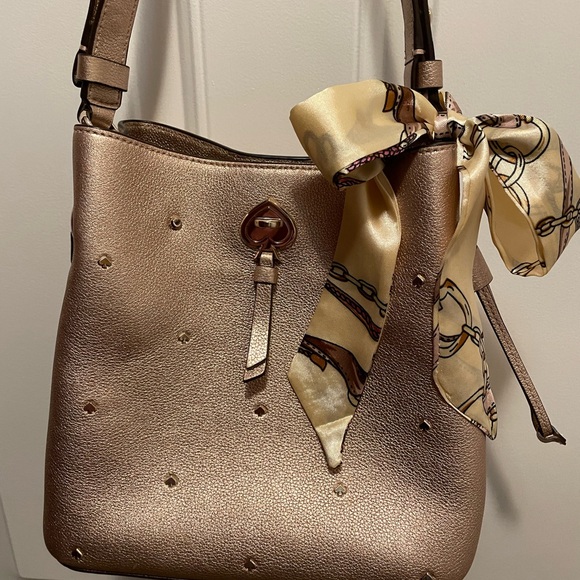 kate spade Handbags - EUC KATE SPADE METALLIC MARTI BUCKET BAG ROSE GOLD